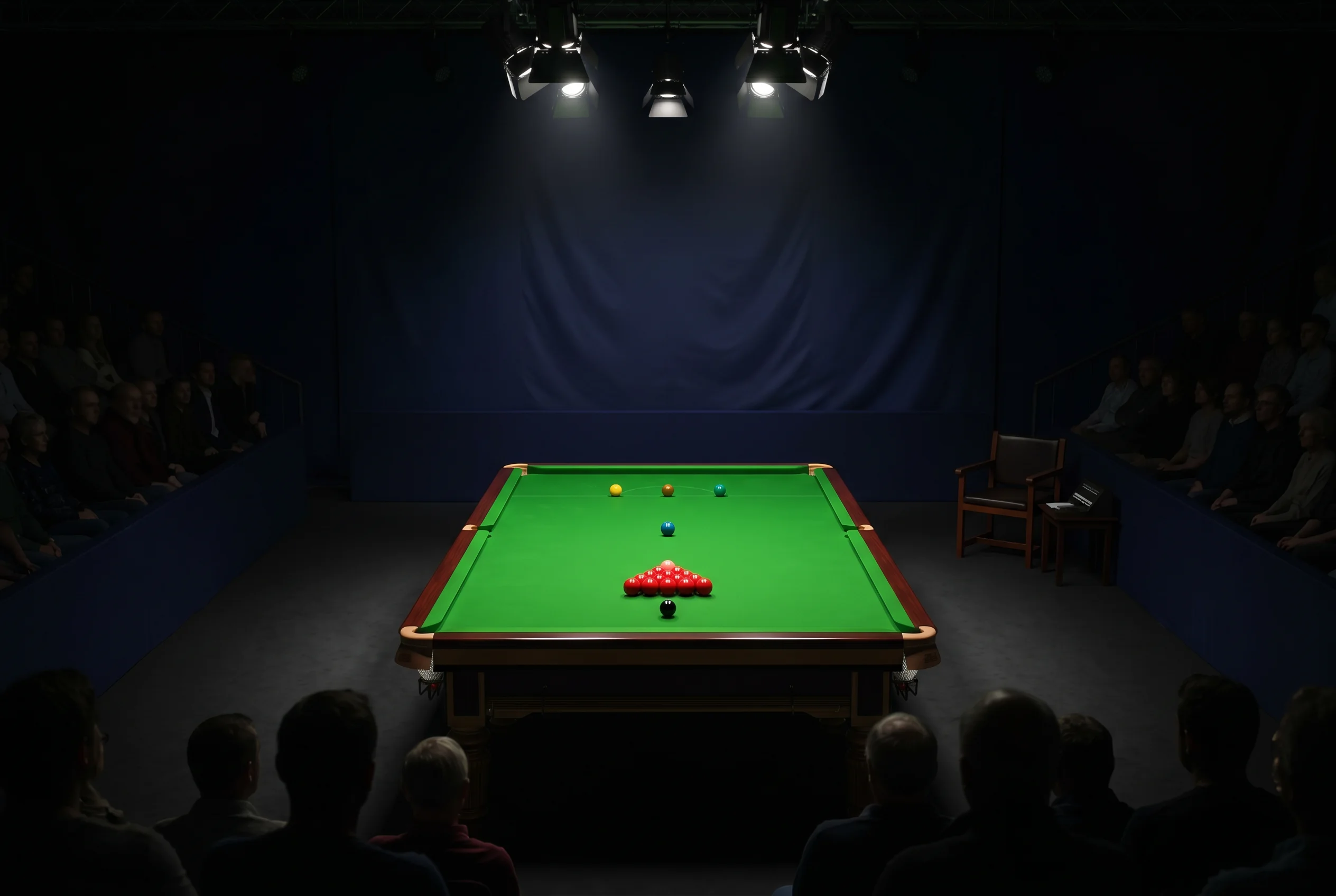 Professioneller Snookertisch mit aufgebauten Kugeln in einer kleinen intimen Turnierarena mit dunklen Tribünen und gezielter Tischbeleuchtung